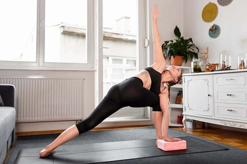 Yoga hỗ trợ cải thiện tư thế cho người cong vẹo cột sống