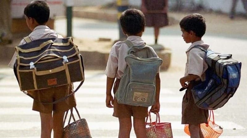 cong vẹo cột sống học đường