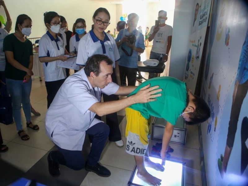 Kiểm Tra Cong Vẹo Cột Sống Là Gì? Vì Sao Cần Thực Hiện Sớm?